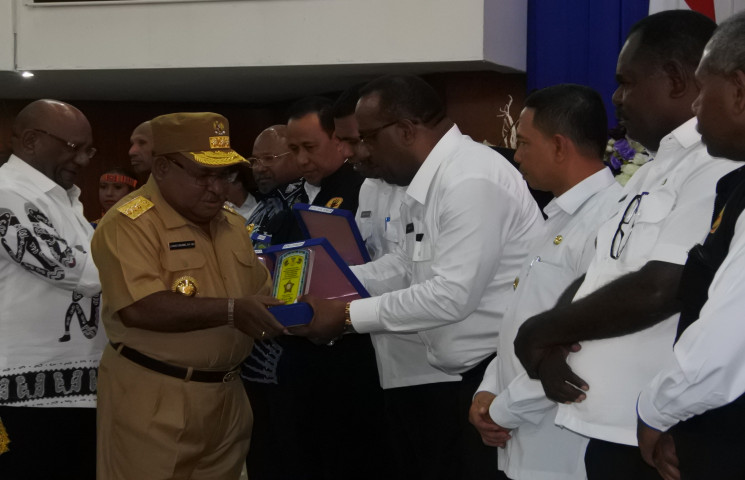 Paniai Raih Peringkat LPPD Terendah, Bupati Salahkan Dua OPD